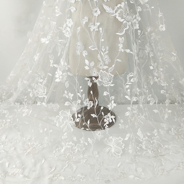 Tissu en dentelle de broderie florale de fleurs exquises en blanc cassé, tissu de dentelle de tulle brodé pour robe de mariée, tissu de dentelle de mariage, par 1 yard