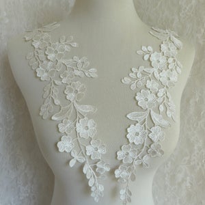 Off white Leaf Floral Trim Venice Crochet Lace Appliques Pair for Bridal Headpiece, Wedding Sash, Gowns