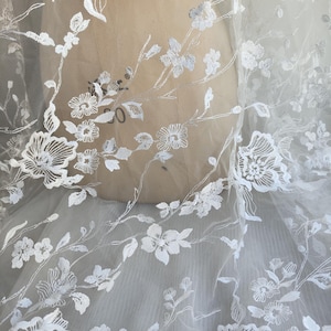 Exquisites Blumen-Blumenblumenstickerei-Spitzen-Gewebe in weg vom Weiß, gesticktes Tüll-Spitzen-Gewebe für Brautkleid, Hochzeits-Spitzen-Gewebe, durch 1 Yard Bild 9