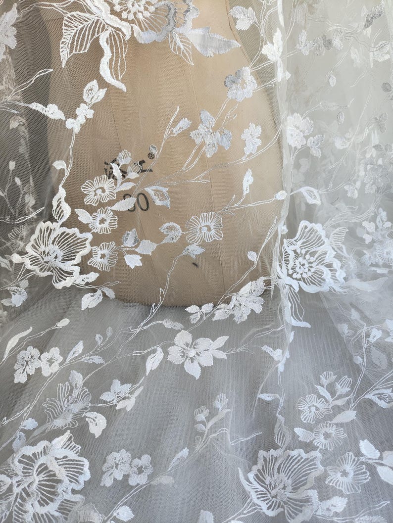 Exquisites Blumen-Blumenblumenstickerei-Spitzen-Gewebe in weg vom Weiß, gesticktes Tüll-Spitzen-Gewebe für Brautkleid, Hochzeits-Spitzen-Gewebe, durch 1 Yard Bild 9