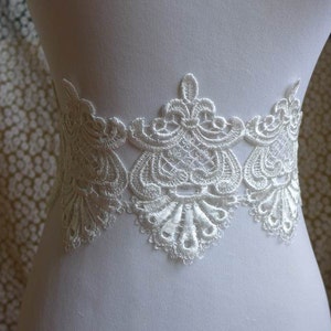 1 yard Vintage Venice lace applique trim in white for bridal, sashes, gown, headbands, costumes