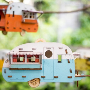 Vintage Camper Bird House or Scale model. 2 sizes you can build and use Bring back the love of travel and camping with a miniature trailer afbeelding 1