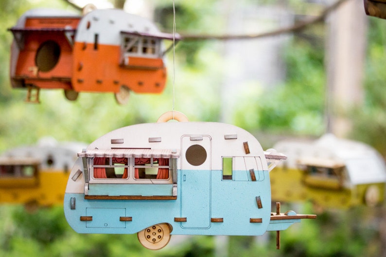 Vintage Camper Bird House or Scale model. 2 sizes you can build and use Bring back the love of travel and camping with a miniature trailer afbeelding 1