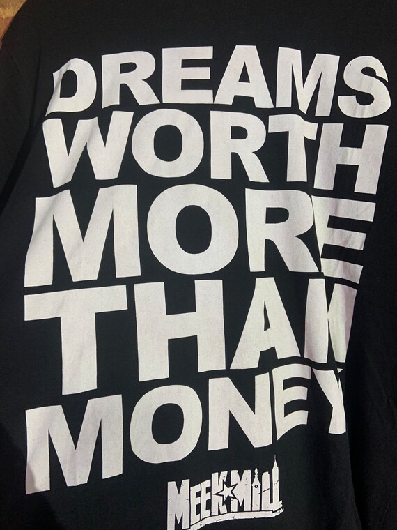 Meek Mill Wears A Dream Chasers Tee-Shirt & $535 Louis Vuitton Inventeur  Damier Belt