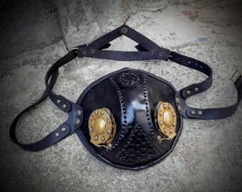 Máscara Steampunk Preta - Máscara Steampunk - Máscara com Escotilha - Escotilha de Latão - Máscara de Latão - Feita à Mão - Máscara para Fantasia - Máscara para Festa à Máscara - Máscara Steampunk