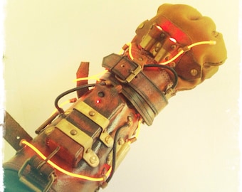 Bracelete Steampunk "Clara Contraption" em couro, latão e sistema de iluminação / Burning Man / Comic Con / Feito à mão / Couro curtido vegetalmente e tingido à mão (SPG080)