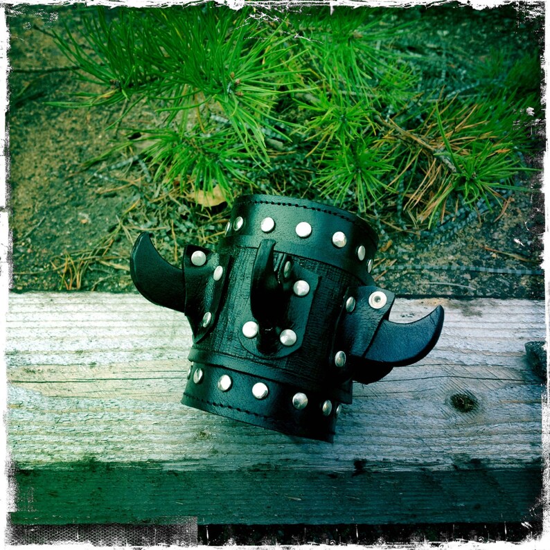 SDC050 Dragon Claw Leather cuffs Handmade leather Cuff