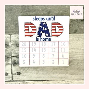 Sleeps Bis Dad Is Home Kleiner Countdown-Aufkleber von Made By R And R