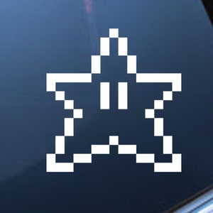 Puede incluir: Estrella blanca pixelada con una cara pixelada en el centro. La estrella es un símbolo común en los videojuegos.