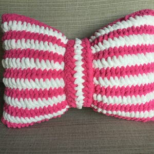 Bow crochet pillow pattern - teen decor - diy tutorial - crochet cushion - pdf download - pillow pattern - cushion tutorial