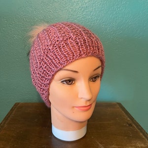 Knitted beanie with faux fur pom-pom