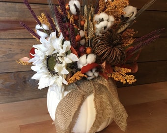 Composizione di zucche, centrotavola autunnale, composizione autunnale, centrotavola autunnale, decorazioni per la tavola del Ringraziamento, decorazioni di zucche per l'autunno