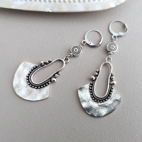 Boucles d'oreilles bohèmes en argent, boucles d'oreilles plastron, dos ethnique, longues boucles d'oreilles tribales, bohème, argent sterling, boucles d'oreilles tendance, Royaume-Uni, breloque