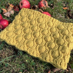 Easy cowl knitting pattern, Super bulky weight yarn knitted cowl pattern, Quick to knit cowl pattern, Cold Wind Cowl