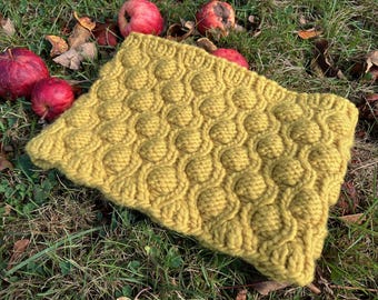 Easy cowl knitting pattern, Super bulky weight yarn knitted cowl pattern, Quick to knit cowl pattern, Cold Wind Cowl