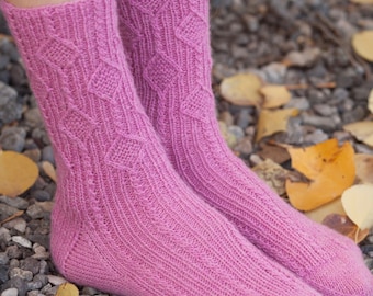 Sock knitting pattern pdf, knitted sock pattern, mens knitted sock pattern, womens knitted sock pattern, diamonds, Daring Diamonds Socks
