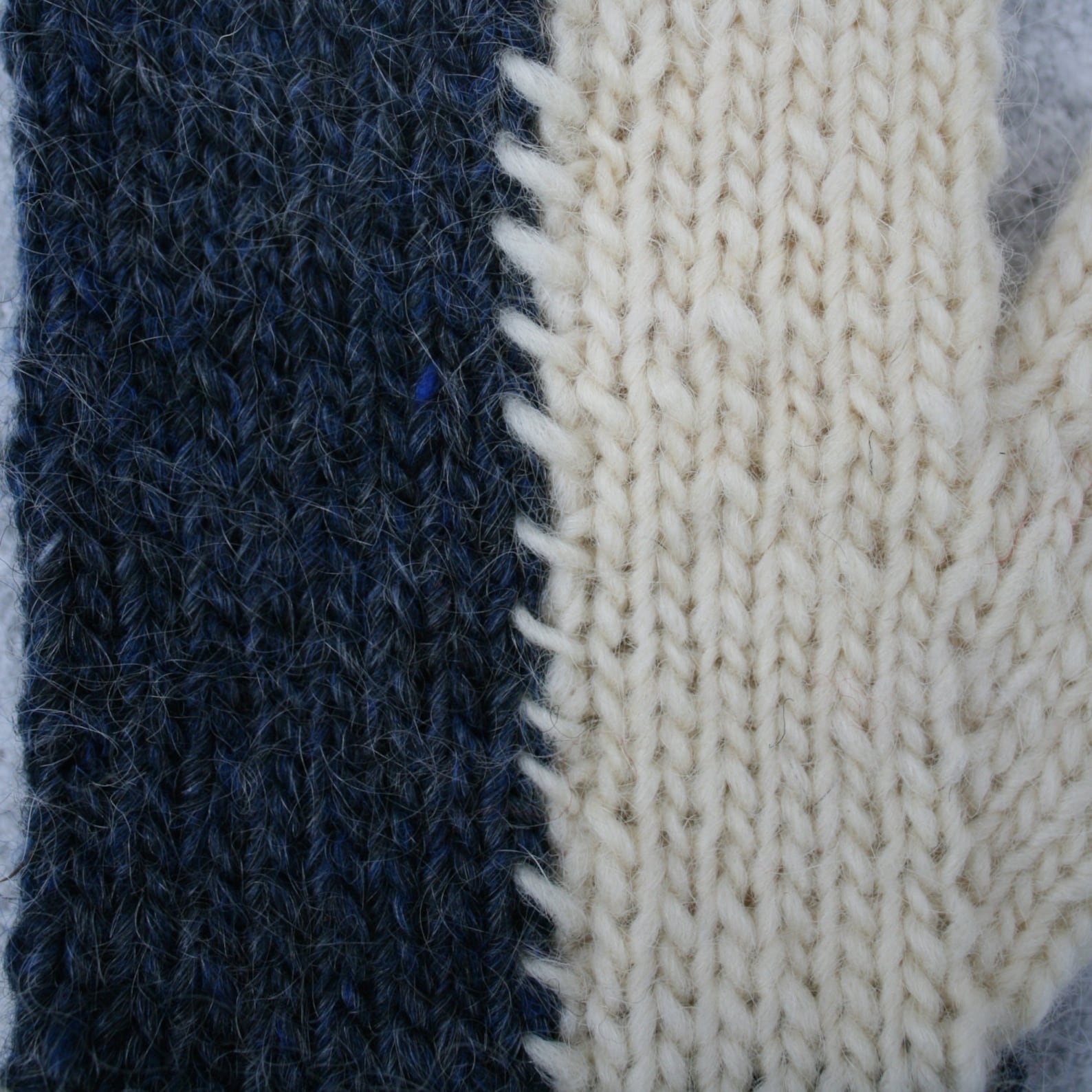 Easy Intarsia Mitten Pattern, Intarsia Knitted Mitten Pattern, PDF, Intarsia Knitting Pattern