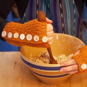 Easy fingerless mitts knitting pattern, beginning knitter, buttons, easy to knit, fingerless mitts, mitts, PDF, Button Lover's Easy Mitts