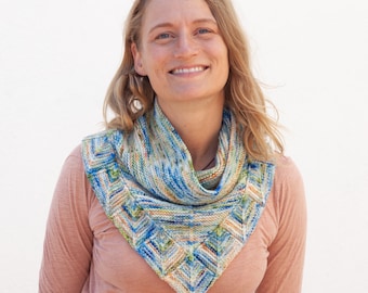 mitered square cowl knitting pattern, PDF, bandana style knitted cowl, garter stitch cowl, knitted cowl pattern, Katahdin Cowl