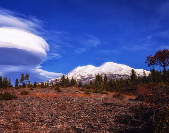 Lenticular Cloudscape (Prints) Mount Shasta with a Lenticular Cloud