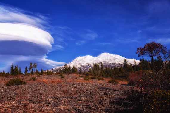 Lenticular Cloudscape (Metal Panel) Mount Shasta and a Lenticular Cloud
