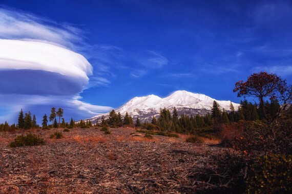 Lenticular Cloudscape (CANVAS) Mount Shasta and a Lenticular Cloud