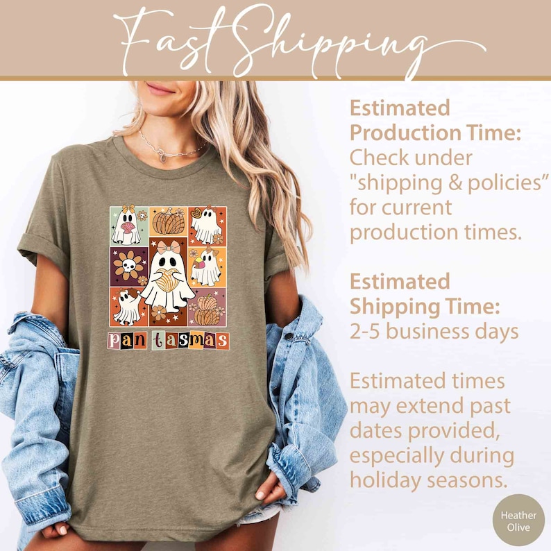 K&ouml;nnte beinhalten: Ein hellbraunes T-Shirt mit einer bunten Grafik von Geistern und K&uuml;rbissen. Die Grafik enth&auml;lt den Text "Pantasmas".