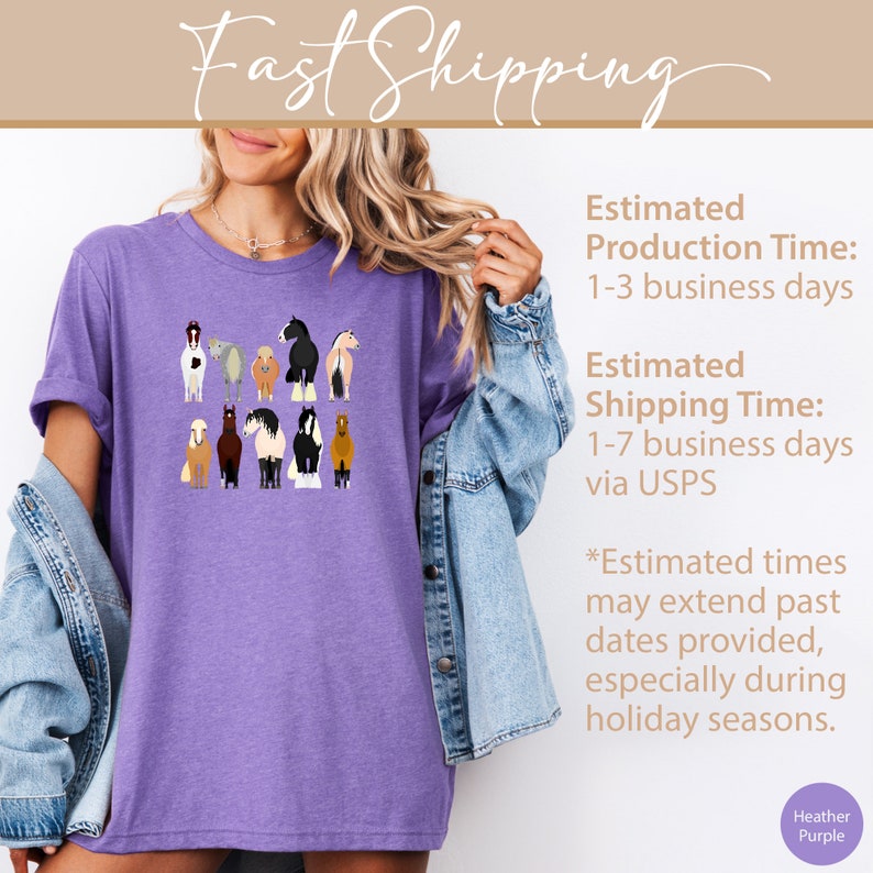 Pode incluir: Uma camiseta roxa com um gr&aacute;fico de um grupo de cavalos em v&aacute;rias cores e poses. O texto "Fast Shipping" est&aacute; escrito em it&aacute;lico no topo da imagem. O texto "Estimated Production Time: 1-3 business days" e "Estimated Shipping Time: 1-7 business days via USPS" est&aacute; escrito em texto preto. O texto "*Estimated times may extend past dates provided, especially during holiday seasons." est&aacute; escrito em texto preto. O texto "Heather Purple" est&aacute; escrito em texto branco sobre um fundo roxo.