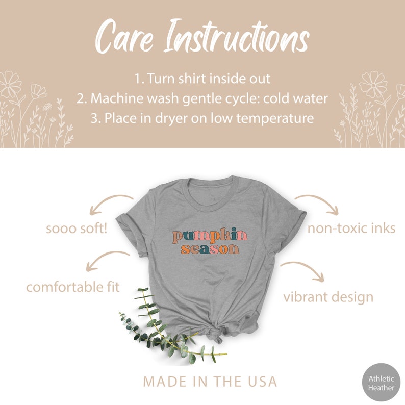 Puede incluir: Una camiseta gris con el texto "pumpkin season" en letras de colores. La camiseta est&aacute; hecha en los EE. UU. y presenta un ajuste c&oacute;modo, tintas no t&oacute;xicas y un dise&ntilde;o vibrante.