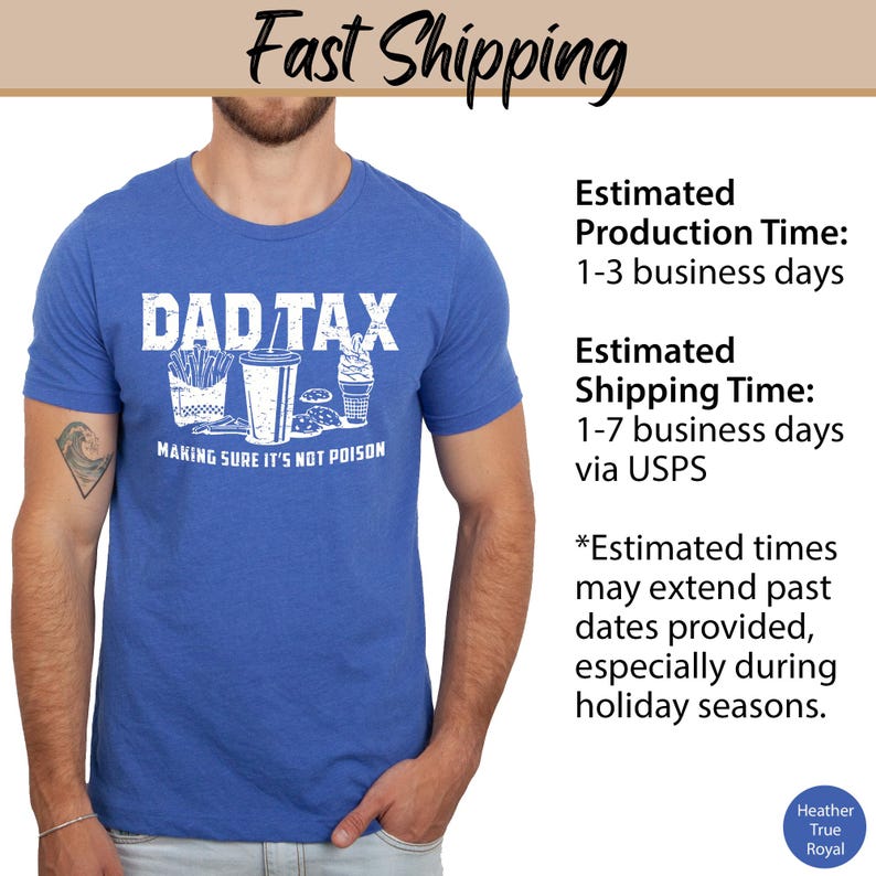 K&ouml;nnte beinhalten: Ein blaues T-Shirt mit einer wei&szlig;en Grafik, auf der "DAD TAX" steht und ein Cartoon-Bild von Fast Food abgebildet ist. Der Text unter der Grafik lautet "Making sure it's not poison".