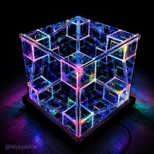 Limited Edition Tesseract-sculptuur – 11" Infinity Mirror Cube Art
