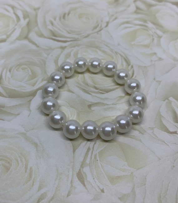 Photo Props Newborn or Toddler Easy OnOff White Acrylic Pearl Stretch Bracelet with Gold Accent Beads /& Initial Durable Personalized