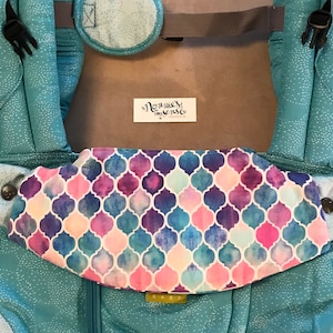 LILLEBABY DROOL BIB only. Lillebaby Complete Series. Reversible. Lillebaby Pursuit. Complete. Embossed. Airflow. All Seasons. Organic. Woven image 1