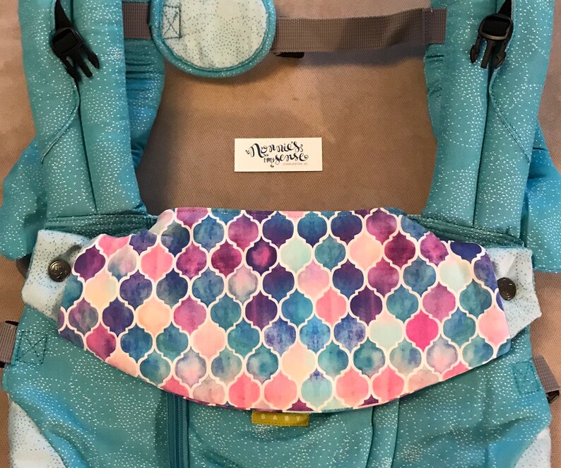 LILLEBABY DROOL BIB only. Lillebaby Complete Series. Reversible. Lillebaby Pursuit. Complete. Embossed. Airflow. All Seasons. Organic. Woven image 1