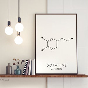 Könnte beinhalten: Eine Schwarzweißillustration der chemischen Struktur von Dopamin, mit dem Text "DOPAMIN C8H11NO2" darunter. Die Illustration ist auf weißem Hintergrund und in einem schwarzen Rahmen gerahmt.