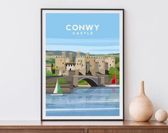 Puede incluir: Una ilustración colorida del Castillo de Conwy en Gales, con un castillo de piedra con torres y un puente sobre una masa de agua. Dos veleros están en el agua frente al castillo.