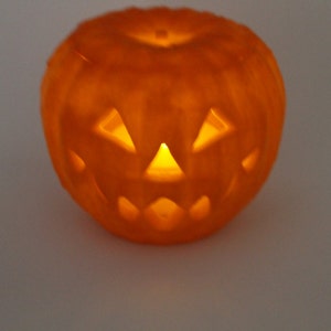 3D Printed pumpkin with flickering LED candle effect light image 4