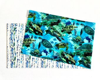 Chemin de table réversible tortues de mer et joncs de mer bleu turquoise, vert et blanc