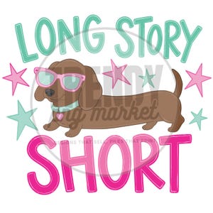 Puede incluir: Un perro salchicha marrón con gafas de sol rosas y un collar azul claro con un dije de corazón. El texto LONG STORY está en color verde azulado sobre el perro, y SHORT en rosa debajo. Estrellas rosas y verde azuladas rodean al perro sobre un fondo blanco.