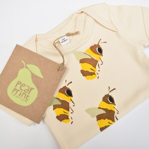 Pear Print baby bodysuit in organic cotton with bees. Save the Bees. Baby one-piece. Baby boy or baby girl gift. Bumble bees. image 9