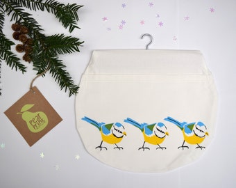 Peg bag in organic cotton with 3 birds. Hand printed bluetits design. Clothes pin bag.