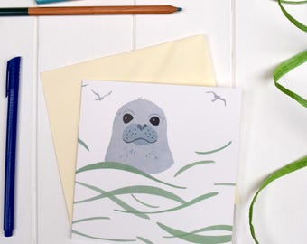 Tarjeta de felicitación con foca nadando.