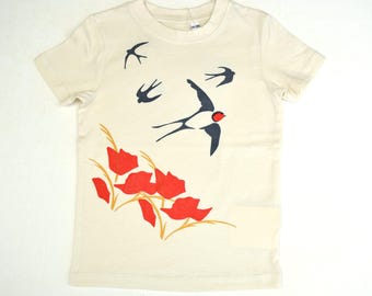 Camiseta de algodón orgánico para niños pequeños con estampado natural de golondrinas