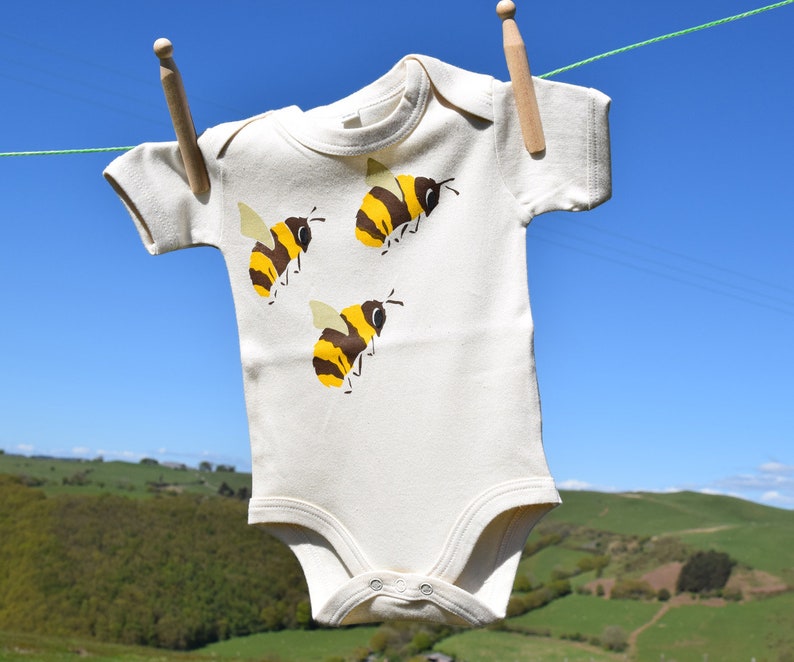 Pear Print baby bodysuit in organic cotton with bees. Save the Bees. Baby one-piece. Baby boy or baby girl gift. Bumble bees. image 3