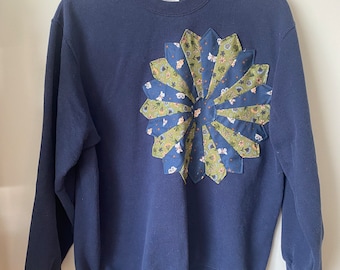 Dunkelblauer Quilt-Block-Pullover