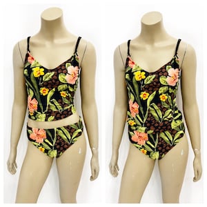 Fun tropical vintage full coverage tankini. Size S/M.
