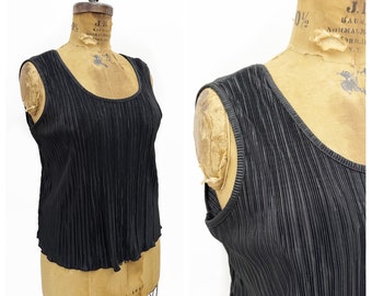 Plus size minimalist black micro pleated tank. Made in Canada. Size 1XL/2XL.