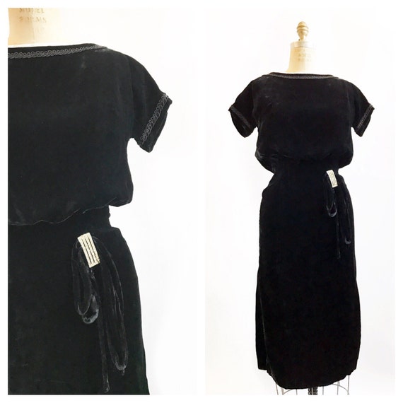 1930's black velvet dress with blousey bodice and… - image 1