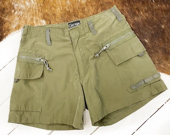 Green vintage high waisted cargo shorts. Size XS/S.