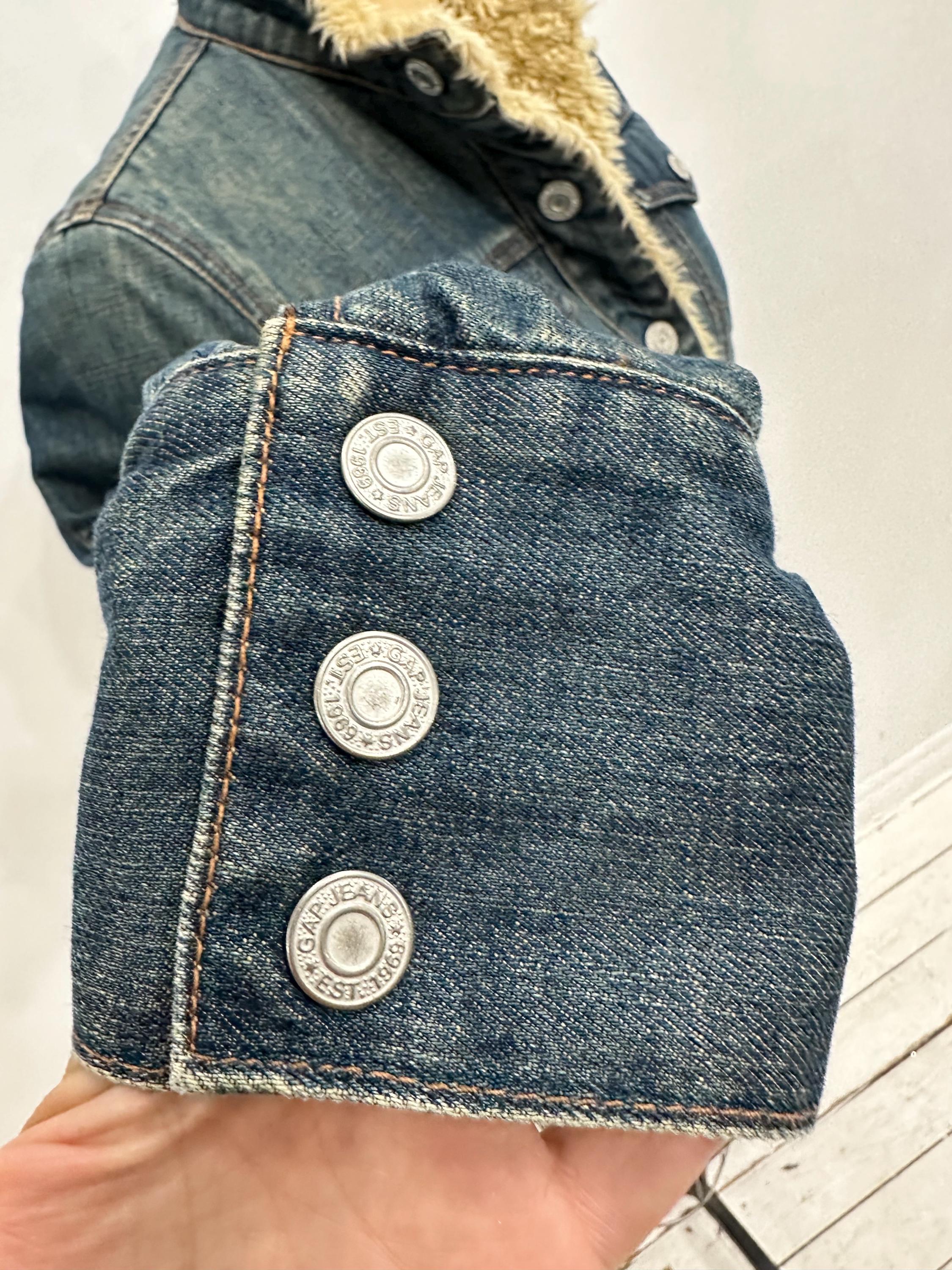 Y2K GAP Shearling Lined Snap Button Denim Jacket. Size XS/S